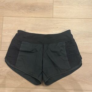 Lululemon Black Speed Short Ruched Side Mesh
Panels Pocket